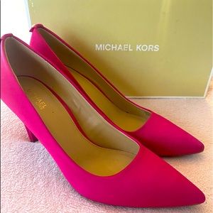 Beautiful Michael Kors Size 7.5 Ultra Pink Dorothy Flex Pumps